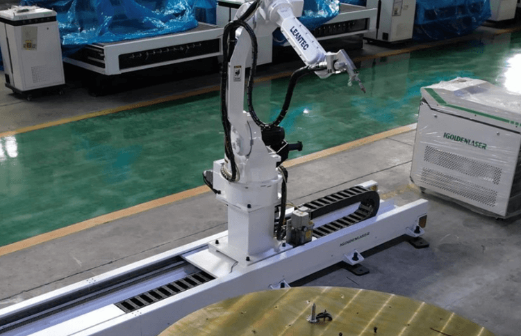 robot welding arm