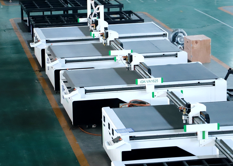 CNC oscillating knife cutting machine